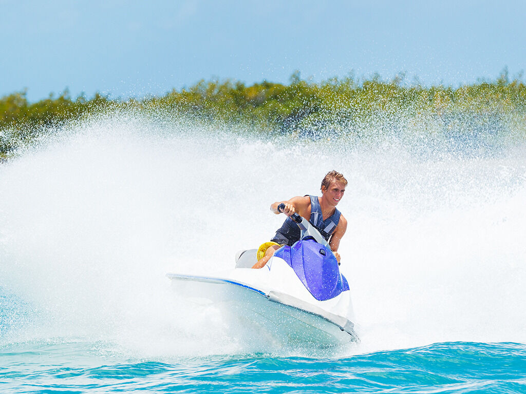 Make Waves This Summer: Jet Ski on the Lake!