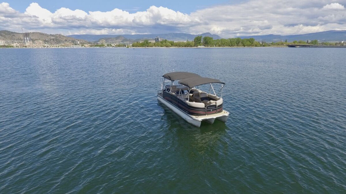 Unwind in style on your day in the lake on the Premier 250 Grand Majestic